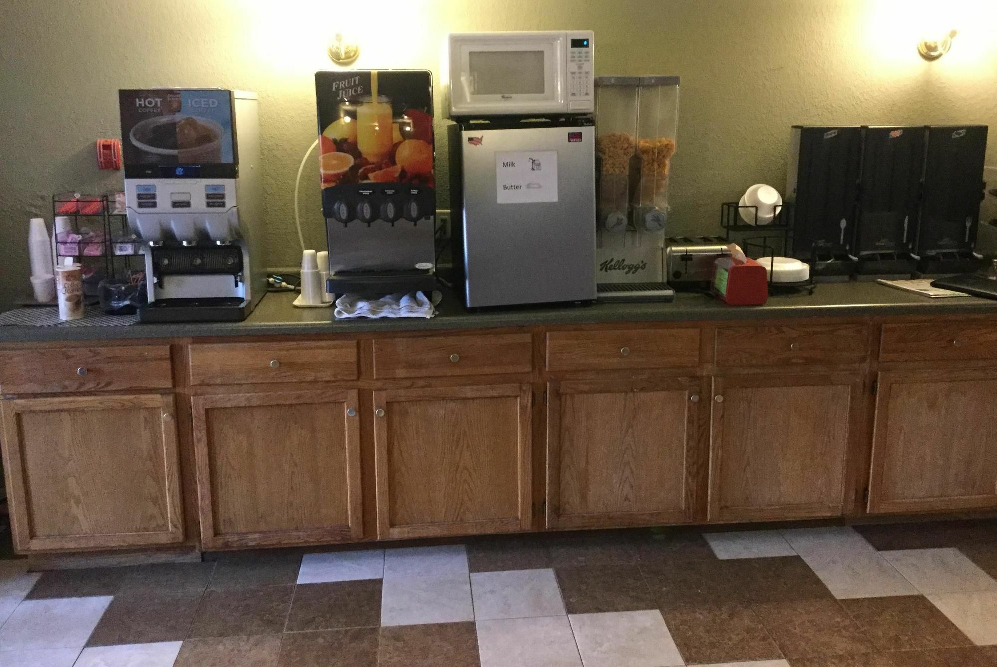 Super 8 By Wyndham Plover Stevens Point Area מראה חיצוני תמונה
