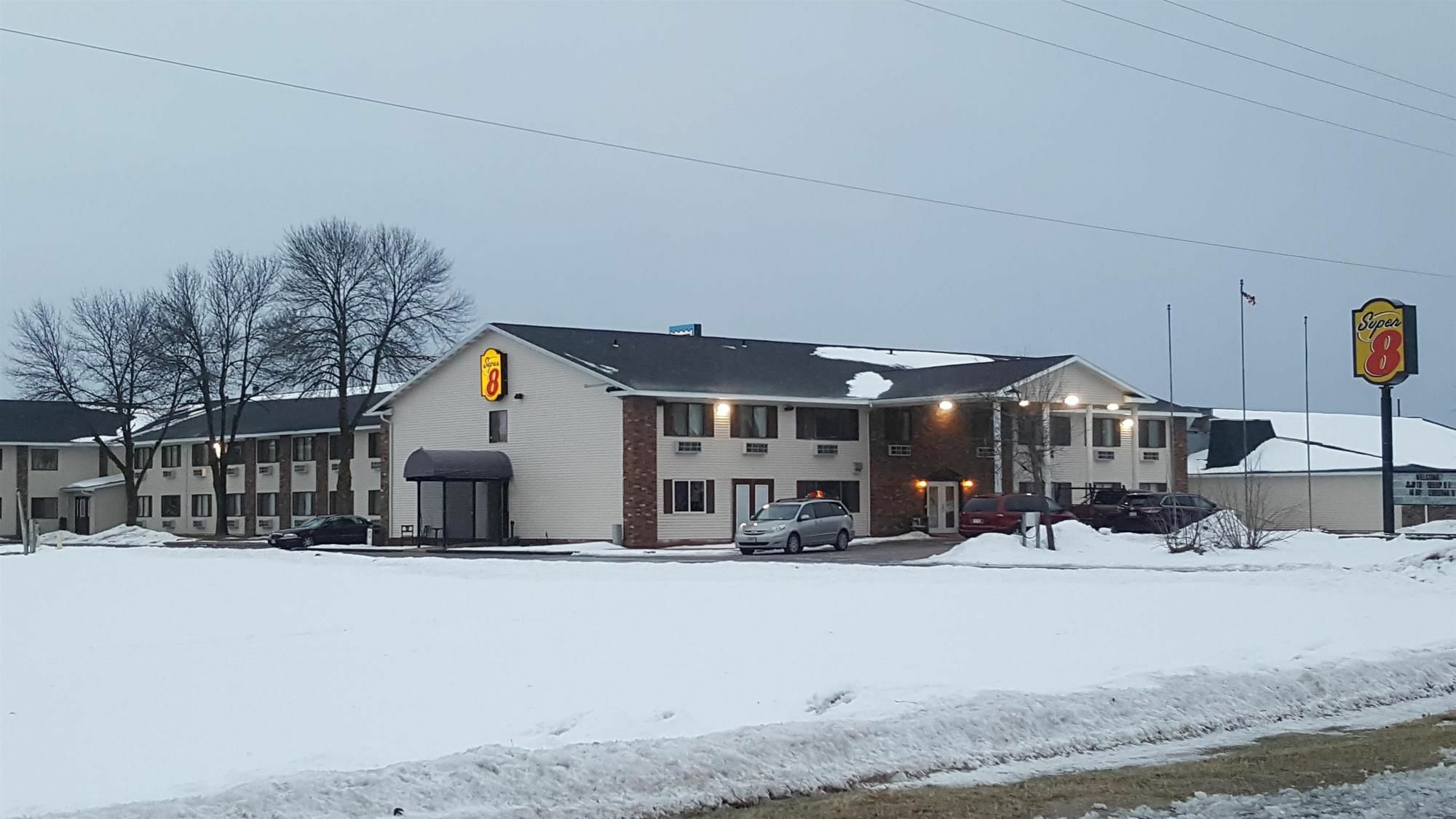 Super 8 By Wyndham Plover Stevens Point Area מראה חיצוני תמונה
